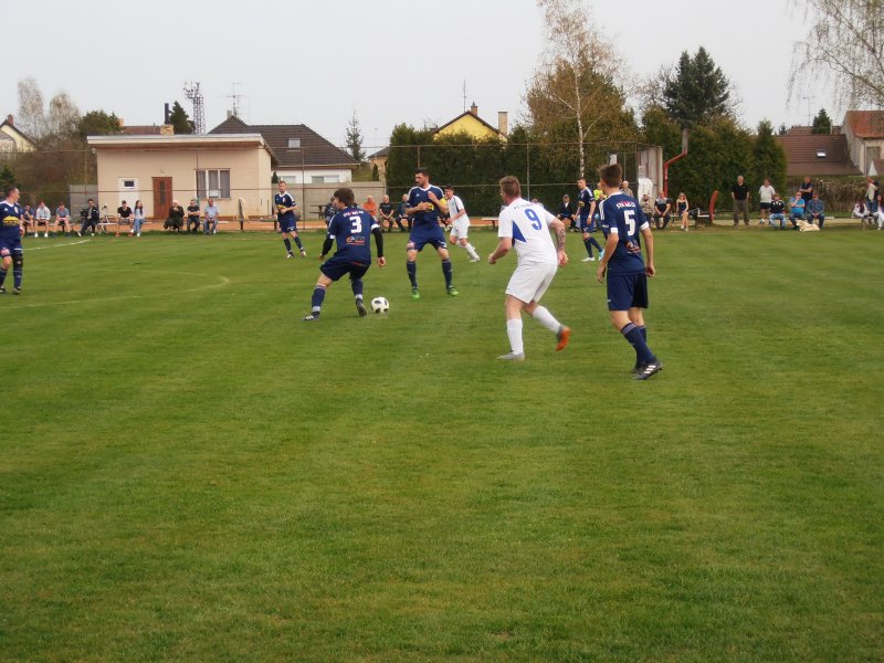 Fotbalisté Nové Vsi se v rámci 17. kola  utkali na domácím trávníku s hráči Vltavanu Loučovice. 